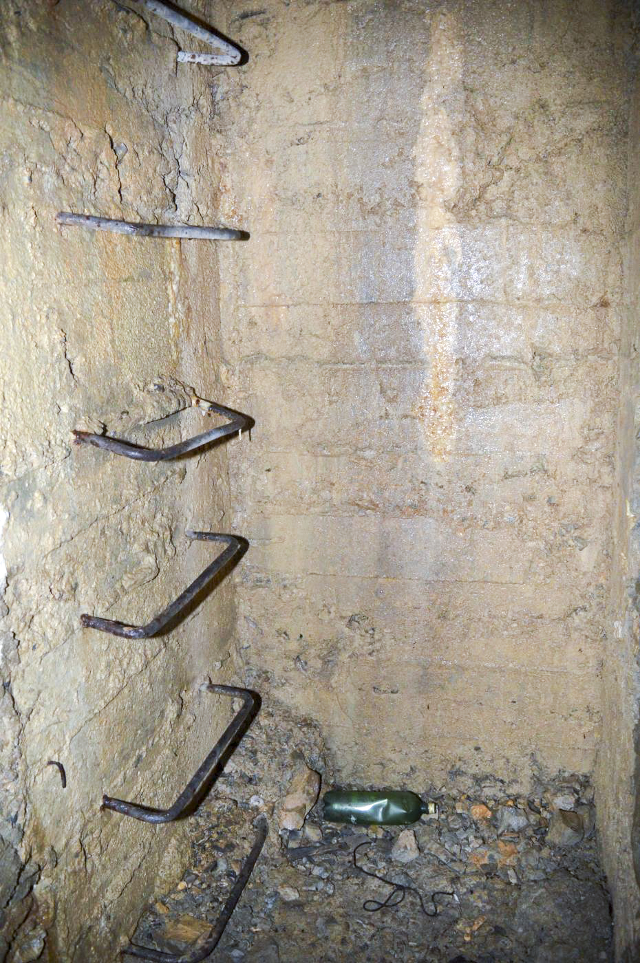 Ligne Maginot - LA DEA (D) - (Abri actif) - Pied du bloc 3 - PRASIL Michal