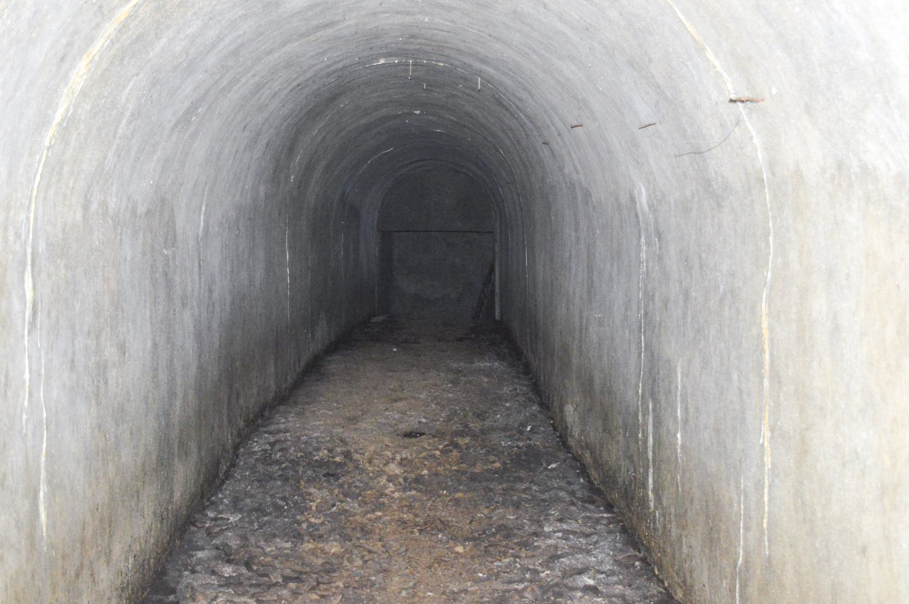 Ligne Maginot - LA DEA (D) - (Abri actif) - Dortoir pour 40 hommes, au fond dortoir pour 4 sous-officiers et PC - PRASIL Michal