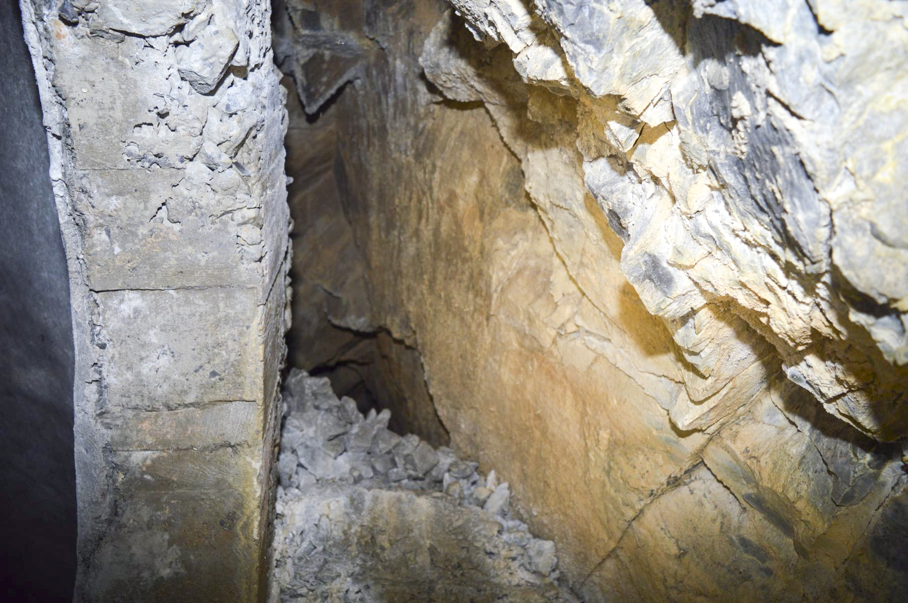 Ligne Maginot - LA DEA (D) - (Abri actif) - Cartouches (inachevé) et galerie du bloc 4 (casemate active - projet) - PRASIL Michal