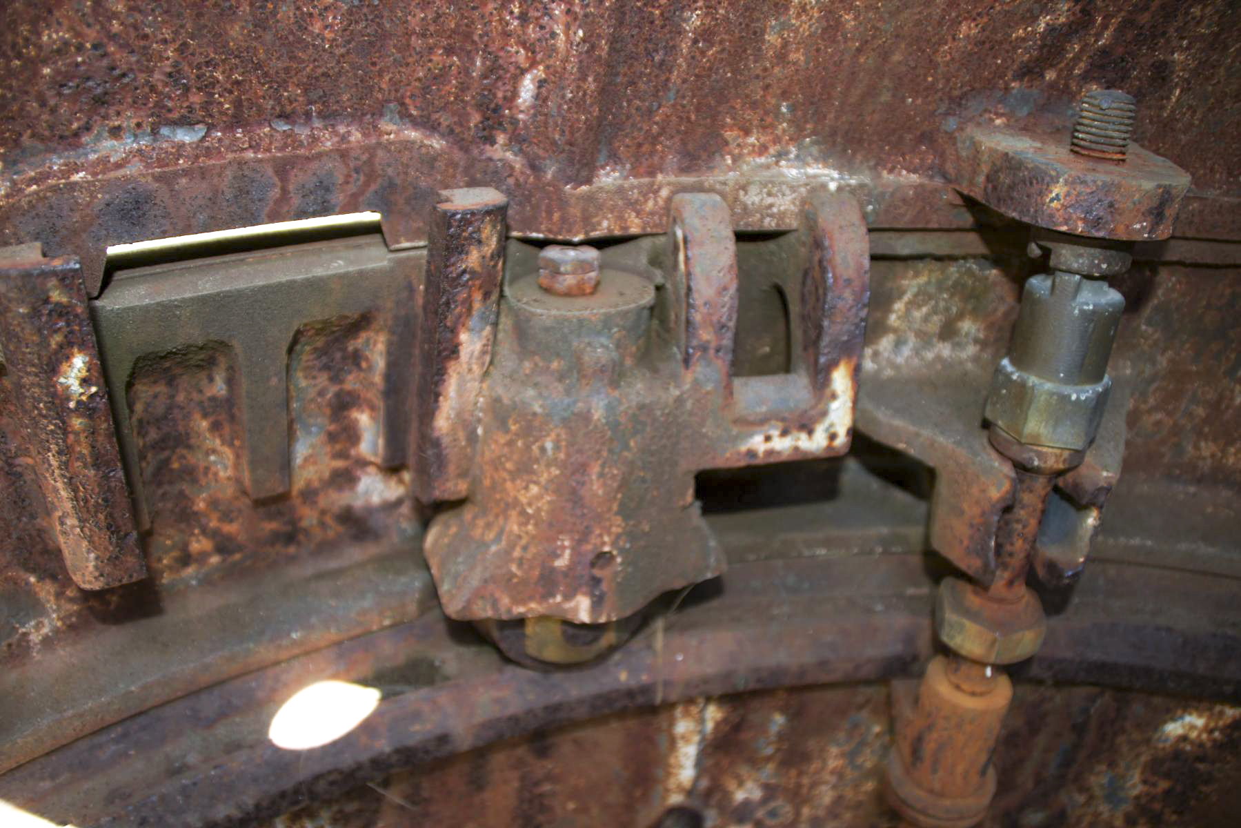 Ligne Maginot - CHATELARD (TD N° 597) - (Cuve pour arme d'infanterie) - L'assemblage des différents éléments de la tourelle