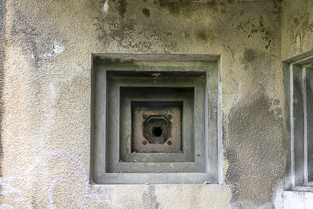Ligne Maginot - CAVE A CANON - (Ouvrage d'infanterie) - Créneau FM de la chambre de tir pour deux JM - Michel Teiten
