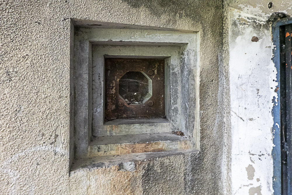 Ligne Maginot - CAVE A CANON - (Ouvrage d'infanterie) - Créneau FM de défense de la porte - Michel Teiten
