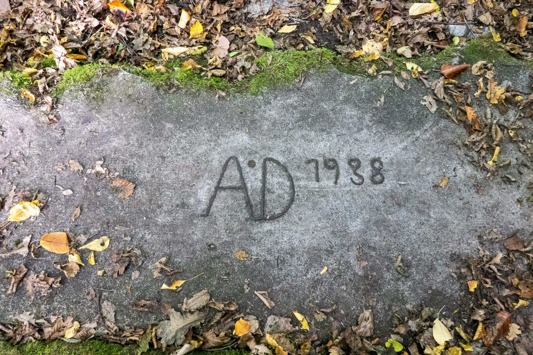 Ligne Maginot - HOBLING - A23 - (Ouvrage d'infanterie) - Bloc 2
Inscription dans la dalle devant le bloc - Michel Teiten