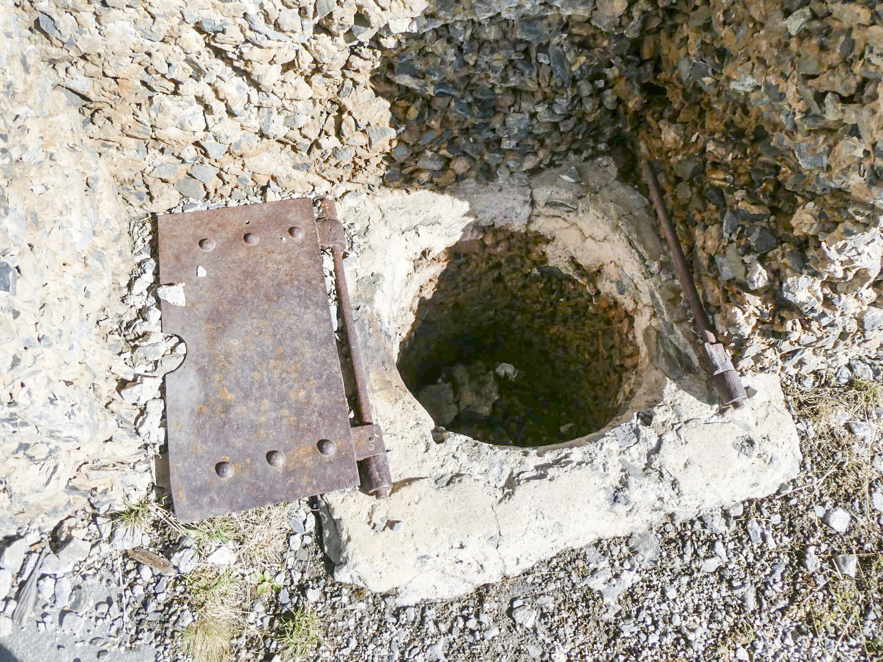 Ligne Maginot - REDOUTE RUINEE - (Ouvrage d'infanterie) - Restes du système de fermeture de l'entrée - ELLENA Daniel - CUNY Philippe