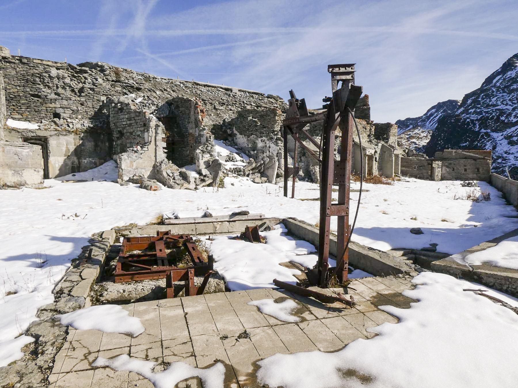 Ligne Maginot - REDOUTE RUINEE - (Ouvrage d'infanterie) - Le casernement et le téléphérique des Eucherts - ELLENA Daniel - CUNY Philippe