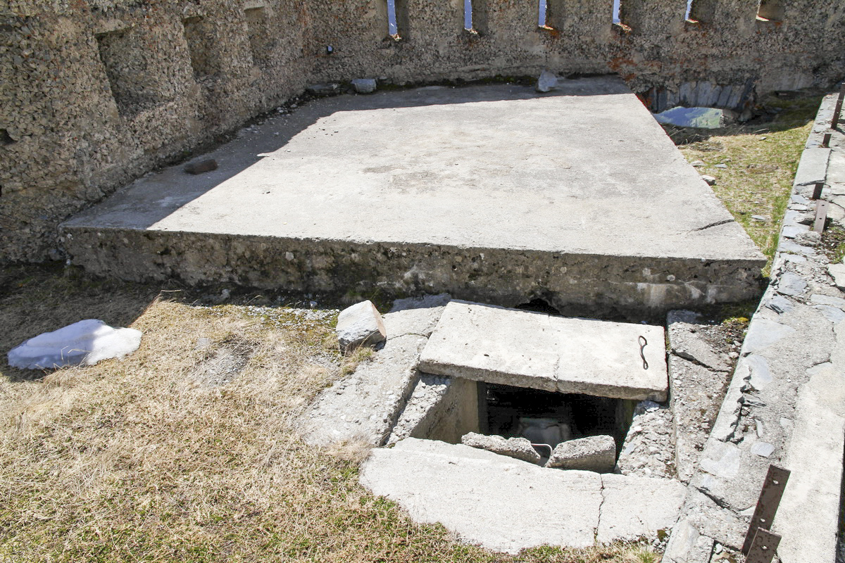Ligne Maginot - REDOUTE RUINEE - (Ouvrage d'infanterie) - Bastion sud
Blockhaus mitrailleuse-FM