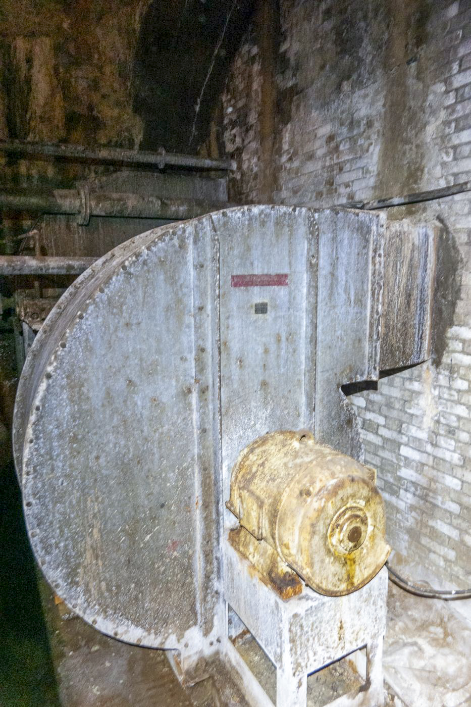 Ligne Maginot - BOUSSE - A24 - (Ouvrage d'infanterie) - Aéroréfroidisseur au fond de l'usine - Michel Teiten