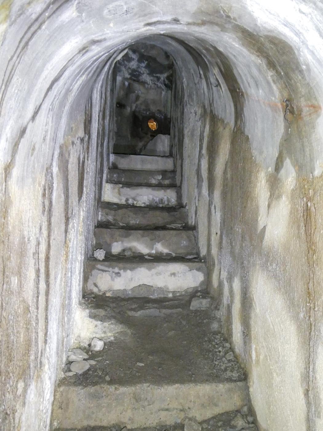 Ligne Maginot - REDOUTE RUINEE - (Ouvrage d'infanterie) - Vers la casemate - ELLENA Daniel - CUNY Philippe