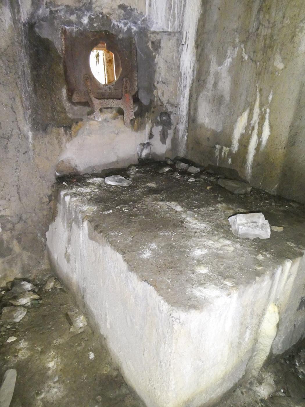 Ligne Maginot - REDOUTE RUINEE - (Ouvrage d'infanterie) - Casemate pour mitrailleuse - ELLENA Daniel - CUNY Philippe