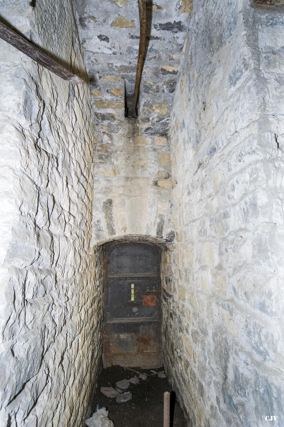Ligne Maginot - LE TRUC - (Position d'artillerie préparée) -  La porte sous le pont