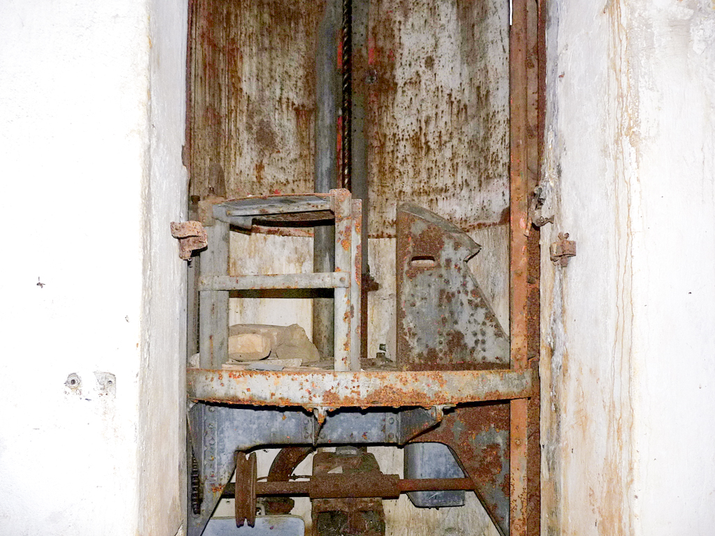 Ligne Maginot - ROUTE D'OTTANGE EST - C31 - (Casemate d'infanterie - Simple) - Cloche jumelage - Sylvie Laure LAMBERT