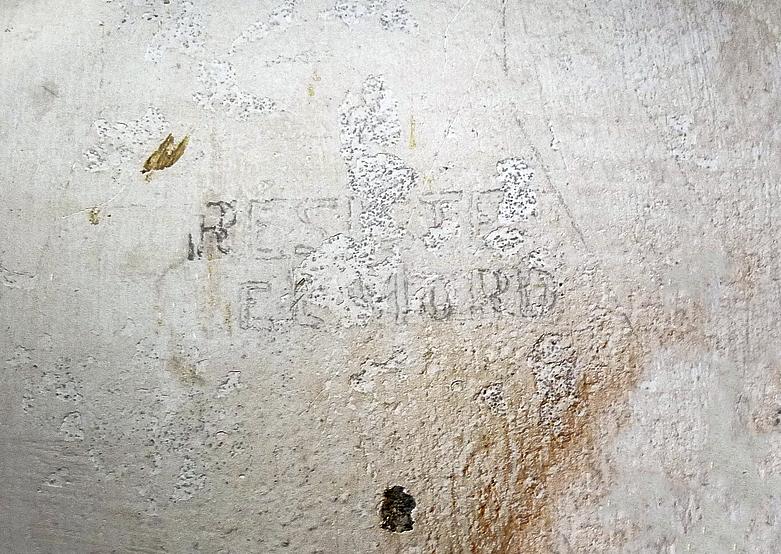 Ligne Maginot - ROUTE D'OTTANGE EST - C31 - (Casemate d'infanterie - Simple) - 'résiste et mord'....enfin ce qu'il en reste sur le mur.... - Sylvie Laure LAMBERT