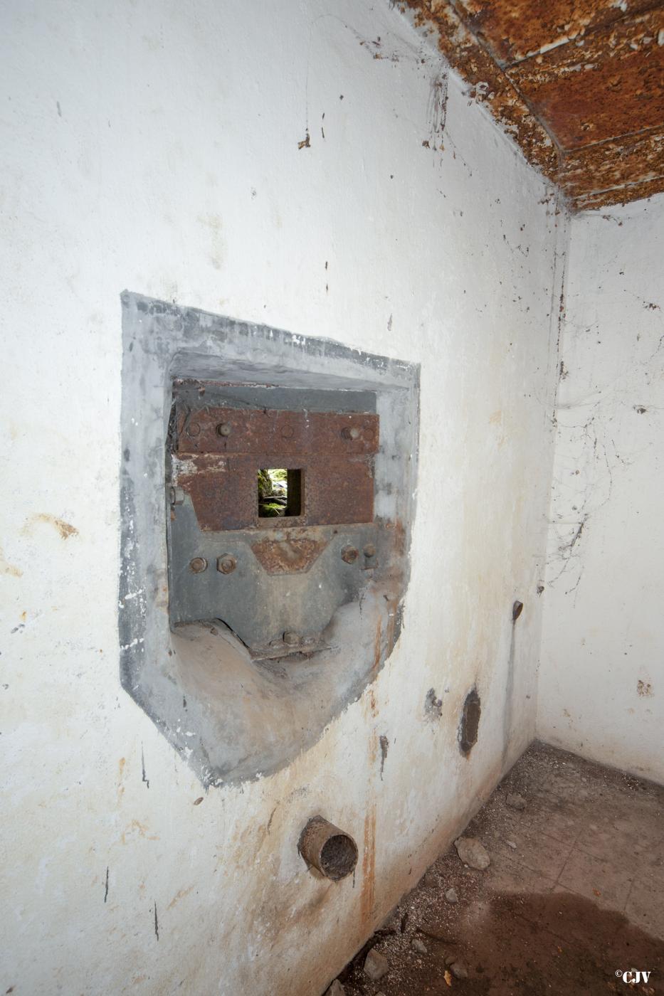 Ligne Maginot - ROUTE D'OTTANGE EST - C31 - (Casemate d'infanterie - Simple) - Créneau pour défense rapproché 