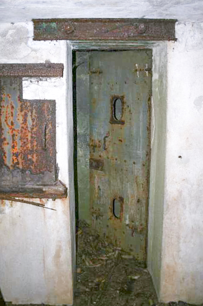 Ligne Maginot - DB7 - (Blockhaus pour canon) - Porte vue de l'intérieur - Eric Klamerek