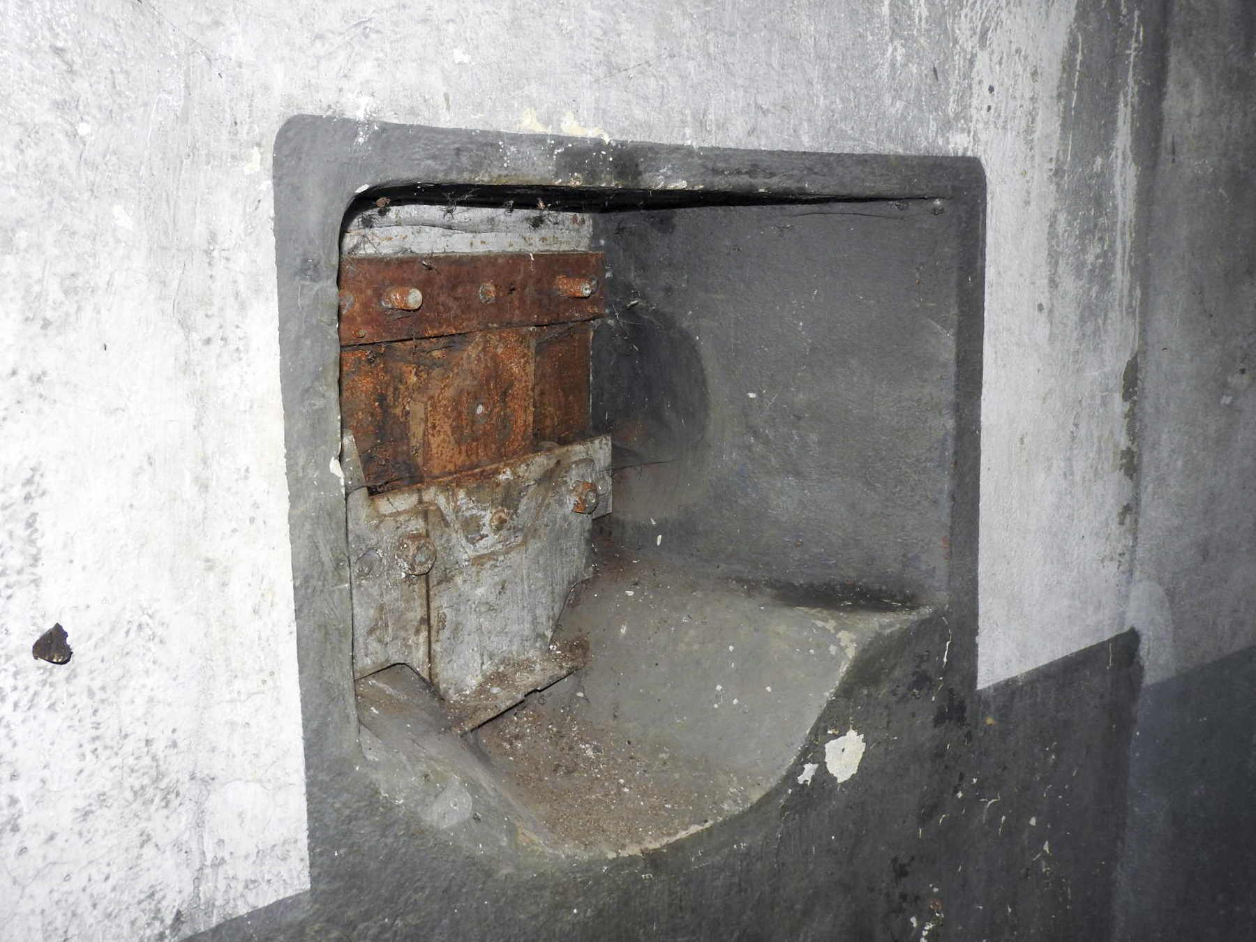 Ligne Maginot - TRESSANGE - C32 - (Casemate d'infanterie - Simple) - Un créneau pour FM. - STENGER Mathieu