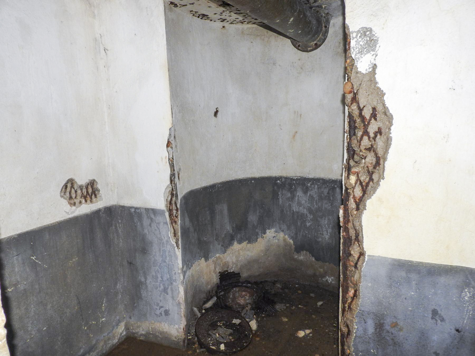 Ligne Maginot - TRESSANGE - C32 - (Casemate d'infanterie - Simple) - Un local de stockage sous le puits de la cloche GFM. - STENGER Mathieu