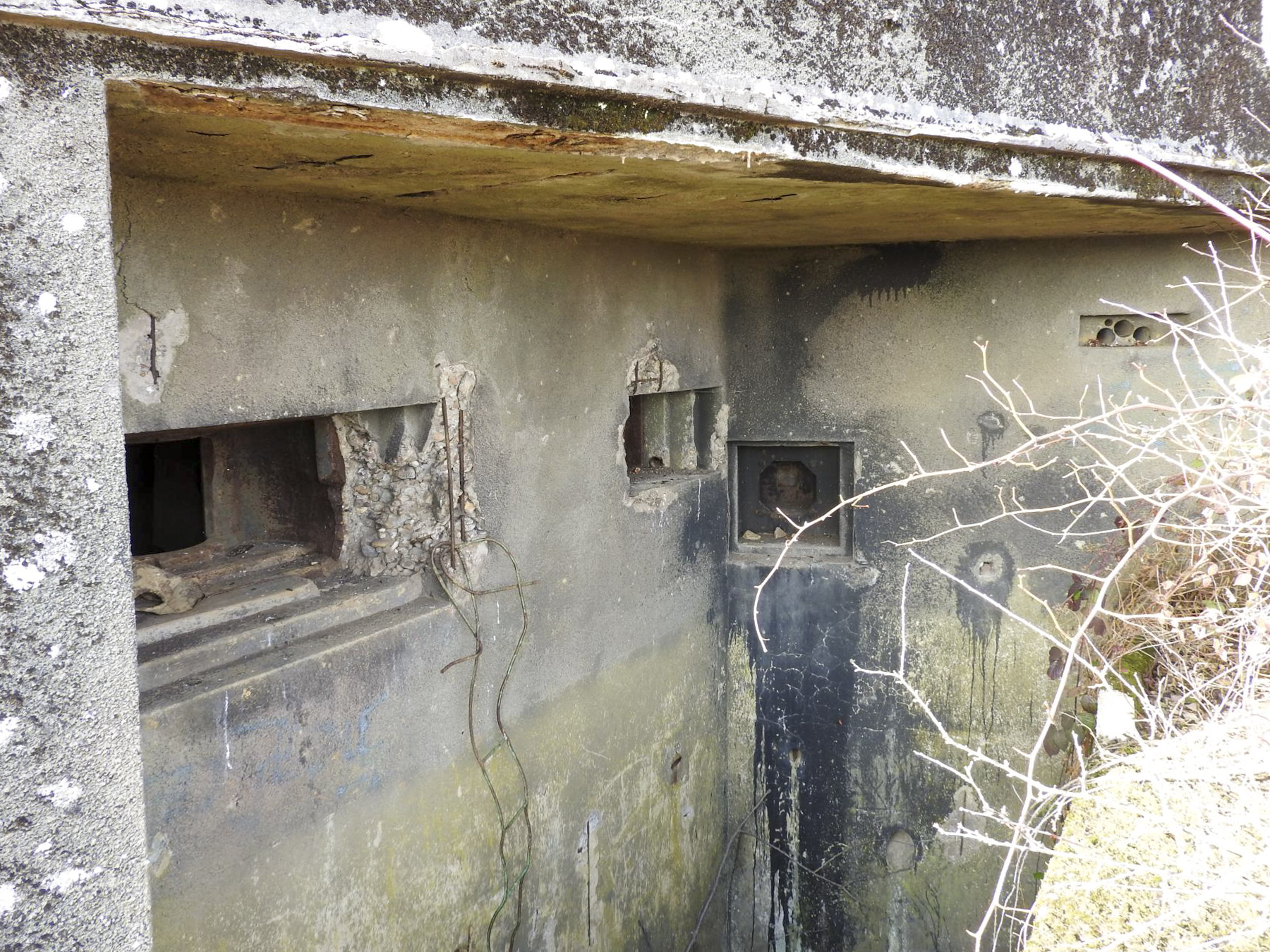 Ligne Maginot - TRESSANGE - C32 - (Casemate d'infanterie - Simple) - Les créneaux JM et AC47 de flanquement vers l'Est. - STENGER Mathieu