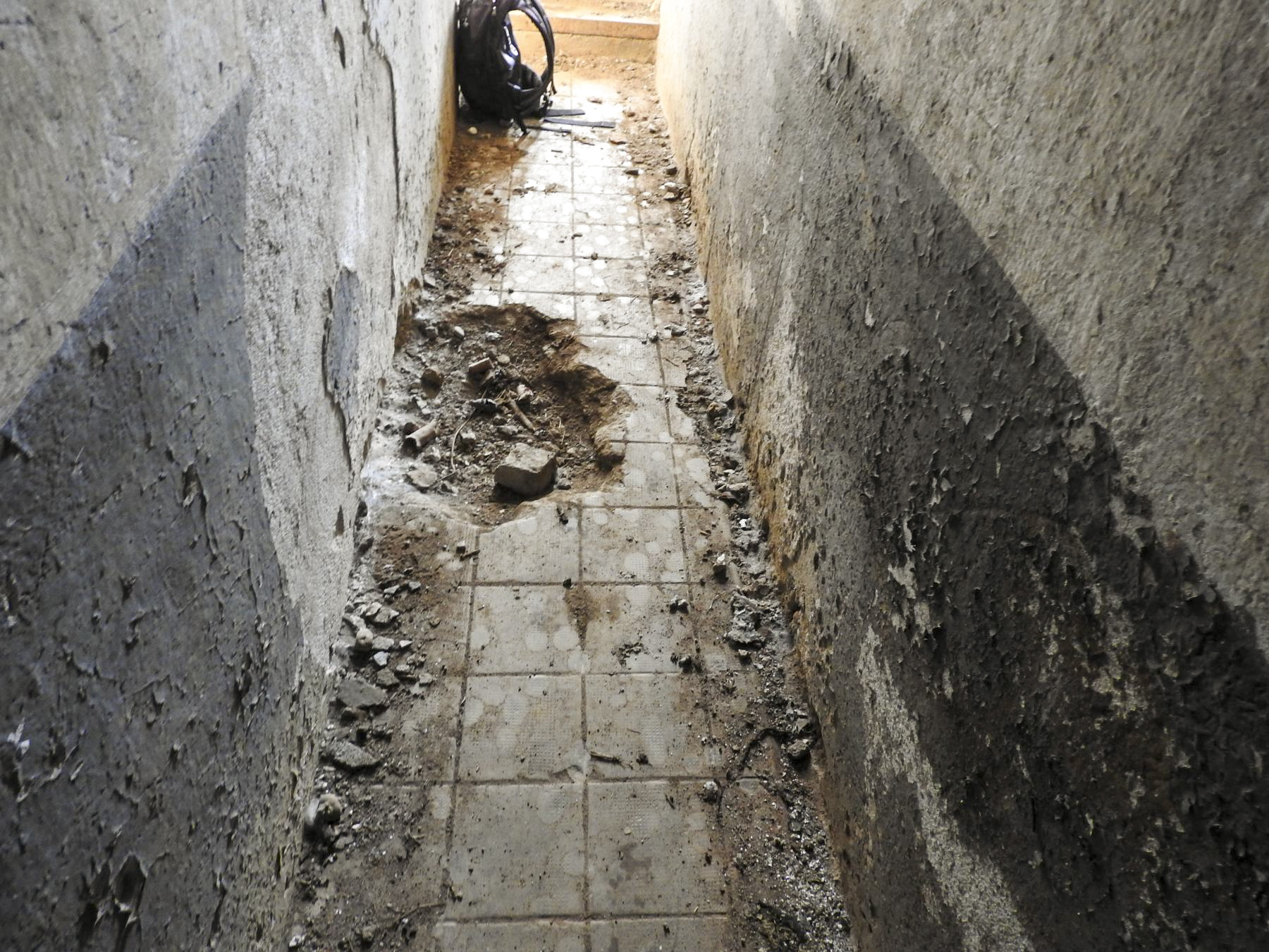 Ligne Maginot - TRESSANGE - C32 - (Casemate d'infanterie - Simple) - Le dallage dans le couloir d'entrée. - STENGER Mathieu