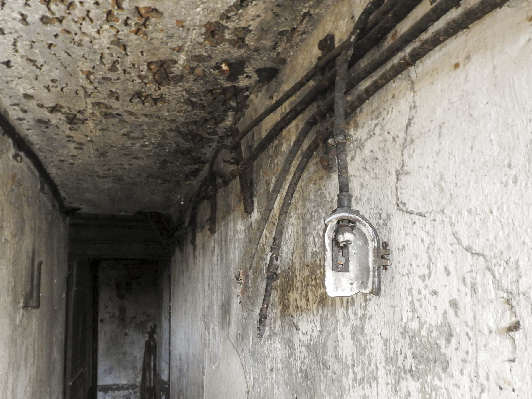 Ligne Maginot - TRESSANGE - C32 - (Casemate d'infanterie - Simple) - Des vestiges de l'éclairage. - STENGER Mathieu