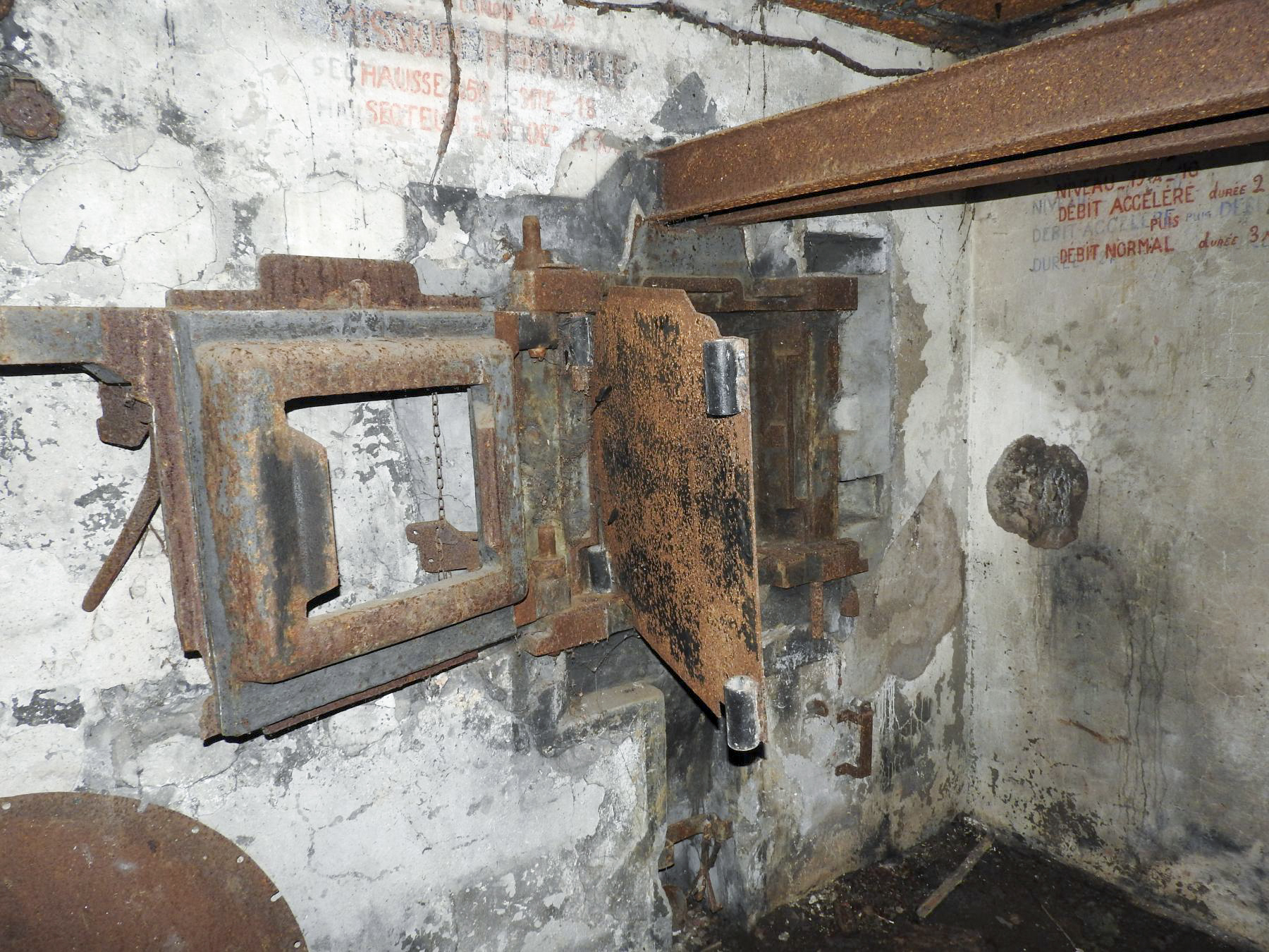 Ligne Maginot - TRESSANGE - C32 - (Casemate d'infanterie - Simple) - La créneau JM et AC47. - STENGER Mathieu