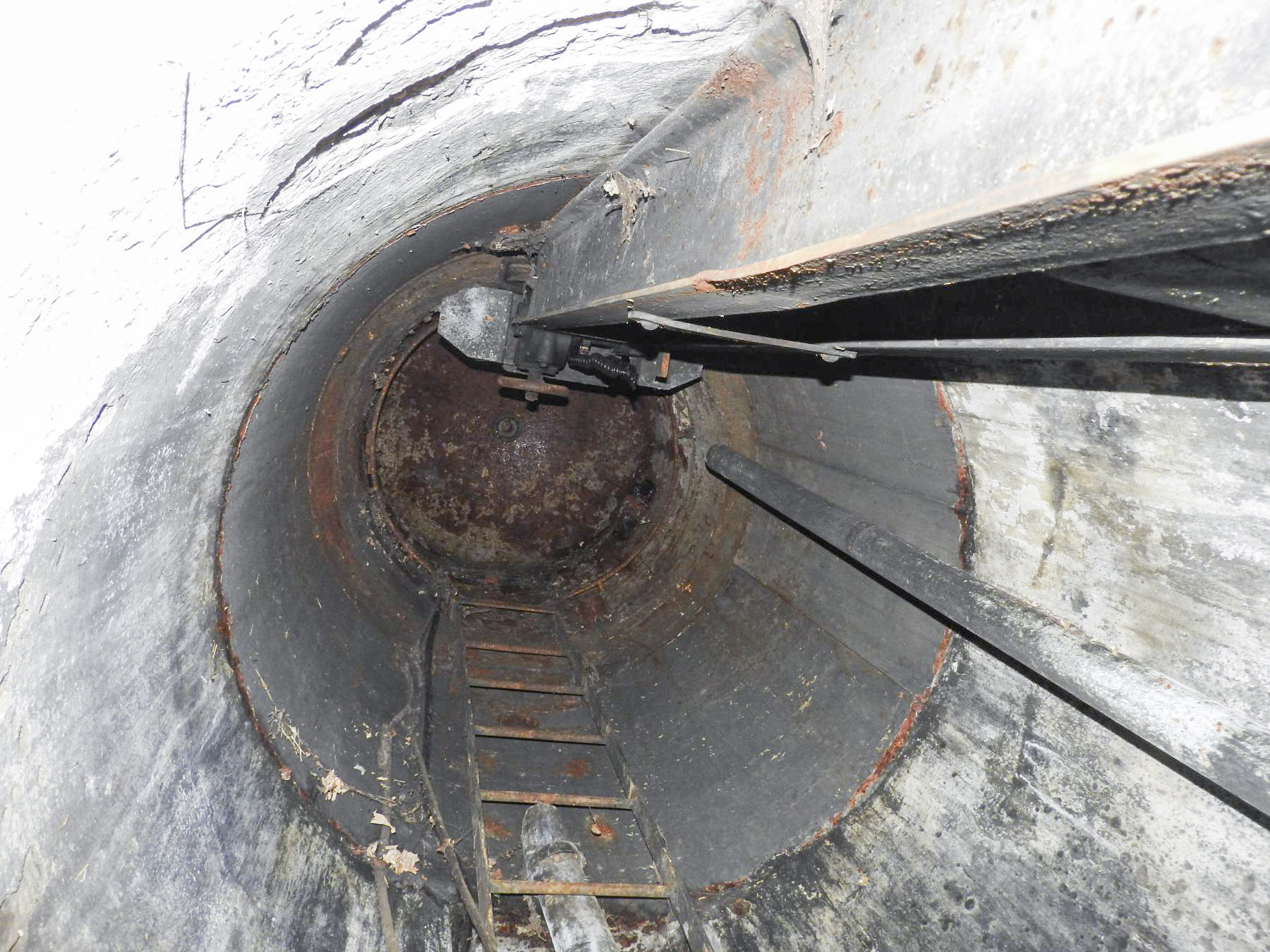 Ligne Maginot - TRESSANGE - C32 - (Casemate d'infanterie - Simple) - Le puits de la cloche GFM. - STENGER Mathieu