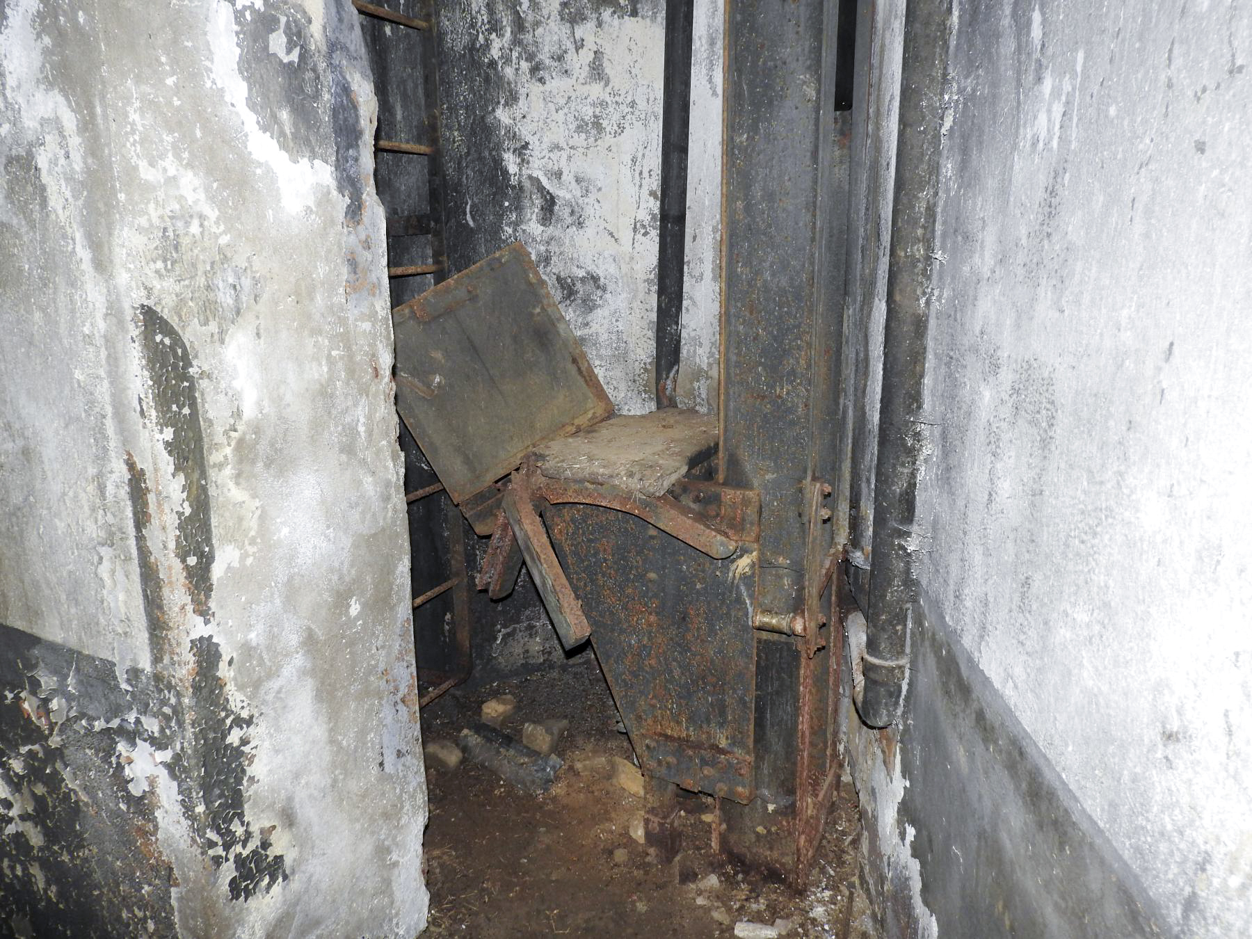 Ligne Maginot - TRESSANGE - C32 - (Casemate d'infanterie - Simple) - Le puits de la cloche GFM. - STENGER Mathieu