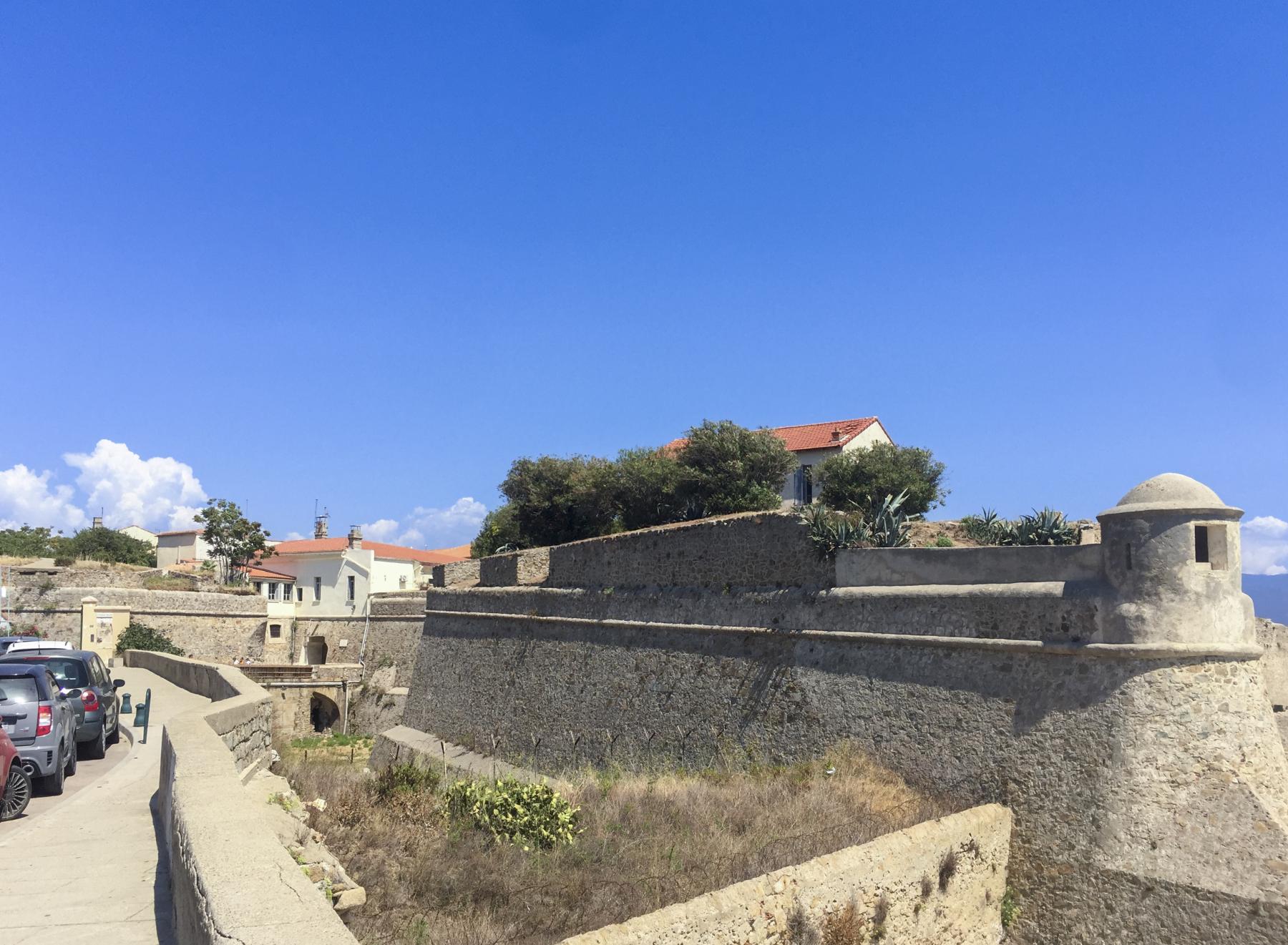 Ligne Maginot - CITADELLE D'AJACCIO (BATTERIE DE CôTE) - (Position d'artillerie préparée) - L'entrée de la citadelle - Fabien-Hubert Leclercq