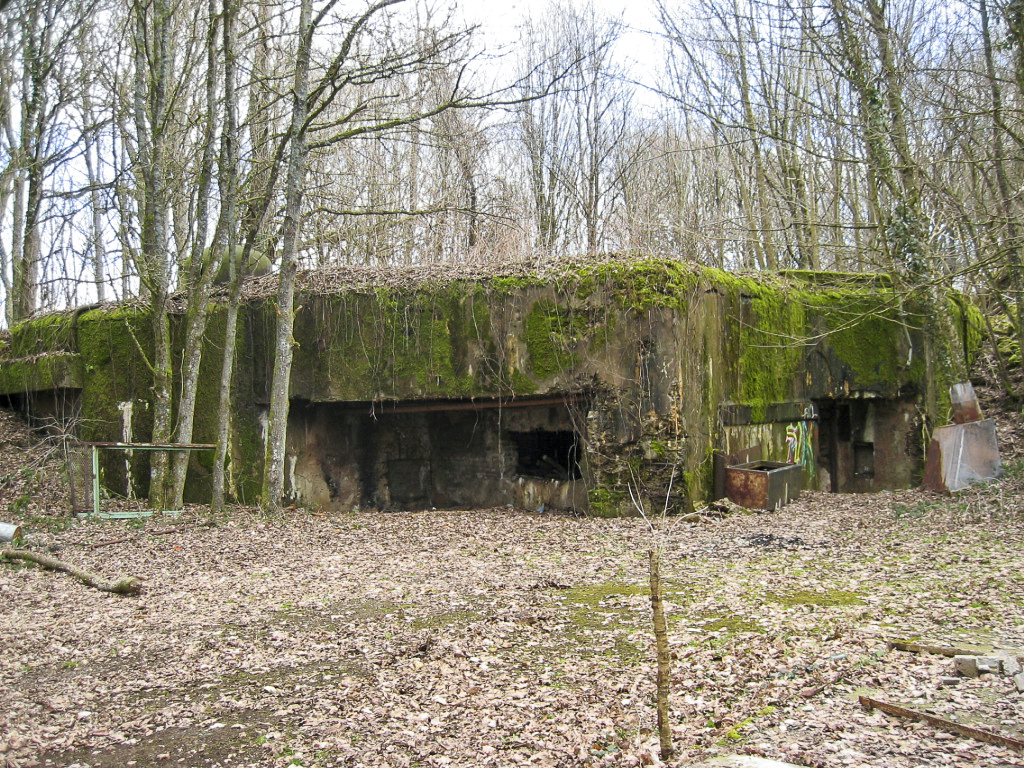 Ligne Maginot - GROS BOIS - C35 - (Casemate d'infanterie) - Façade arrière et créneaux de tir
