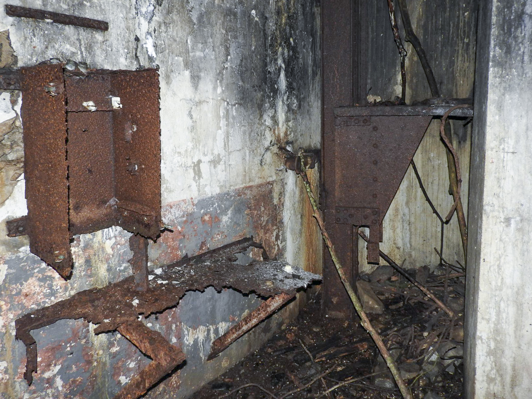 Ligne Maginot - GROS BOIS - C35 - (Casemate d'infanterie - Simple) - Le bas de la cloche GFM. - STENGER Mathieu