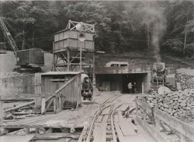 Ligne Maginot - METRICH - A17 - (Ouvrage d'artillerie) - Construction de l'ouvrage par la société La Construction Générale
Photo prise aux environs de 1932
L'entrée du chantier