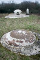Ligne Maginot - CATTENOM - O20 - (Observatoire d'artillerie) - Cloche Obs au premier plan, cloche GFM au second plan.