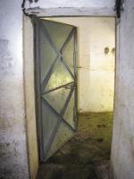 Ligne Maginot - GROS BOIS - X1 (QUARTIER LUDELANGE - I/128°RIF) - (Abri) - L'entrée de l'abri
Noter la trappe au sol donnant dans la réserve à charbon