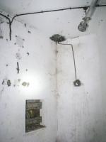 Ligne Maginot - GROS BOIS - X1 (QUARTIER LUDELANGE - I/128°RIF) - (Abri) - La caponnière gauche, niveau inférieur, avec l'entrée du câble de TSF.