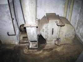 Ligne Maginot - GROS BOIS - X1 (QUARTIER LUDELANGE - I/128°RIF) - (Abri) - L'aérorefroidisseur
Utilisé pour refroidir l'eau des moteurs des groupes électrogènes de l'usine électrique 