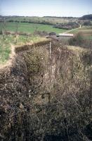 Ligne Maginot - PETERSBERG EST - C40 - (Casemate d'infanterie - Simple) - A l'arrière-plan on voit le chemin qui mène aux dessus de l'ouvrage de Molvange en passant à côté de l'abri du Petersberg
1982