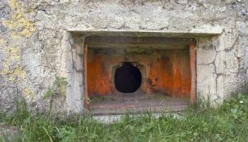 Ligne Maginot - SELOGES - (Ouvrage d'infanterie) - Bloc 4
Trémie type C2R pour mitrailleuse Hotchkiss 8mm mle 1914.