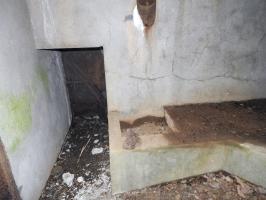 Ligne Maginot - VOR BERG 2 - (Blockhaus pour canon) - L'entrée pour les hommes et un des plot de bloquage du canon.