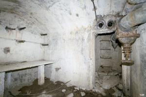 Ligne Maginot - SELOGES - (Ouvrage d'infanterie) - Bloc 7
Le bas du bloc, puits d'accés