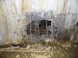 Ligne Maginot - A100 - LA CHAUSSEE - LE FAUNAN - (Blockhaus lourd type STG / STG-FCR - Double) - Dégâts du mur à coté de l'entrée AC