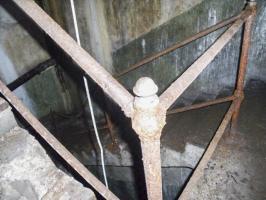 Ligne Maginot - KREKELBUSCH - X15 - (Abri) - Coffre sud
Le puits et les escaliers menant vers la partie souterraine de l'abri