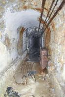 Ligne Maginot - BOIS DE KLANG - X24 (QUARTIER KLANG - III/164° RIF) - (Abri) -  Couloir reliant les escaliers nord et sud. A gauche les chambre de troupe à droite, les service (cuisine, usine etc.)