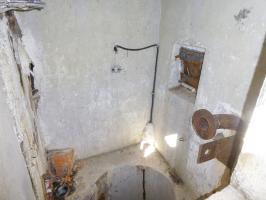 Ligne Maginot - SELOGES - (Ouvrage d'infanterie) - Bloc 5   
le haut du puits d'accès 
La trappe le refermant manque