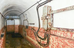 Ligne Maginot - CHENES BRULES - X23 - (Abri) - Le central téléphonique
Boitier protection pour le central et emplacement du panneau pour 16 abonnés
