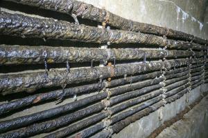 Ligne Maginot - CHENES BRULES - X23 - (Abri) - Câbles dans la galerie