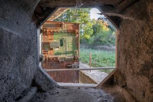 Ligne Maginot - HESTROFF - X29 - (Abri) - Porte d'entrée vue du créneau du coffre de flanquement