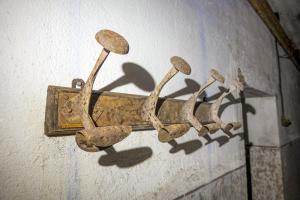 Ligne Maginot - HESTROFF - X29 - (Abri) - Porte manteaux dans une chambre pour hommes