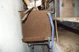 Ligne Maginot - LANGHEP SUD - (Casemate d'infanterie - Simple) - Cuve a eau posée au dessus de la trémie de l'escalier.
