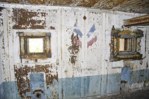 Ligne Maginot - BISTERBERG SUD IV - C68 - (Casemate d'infanterie - Simple) - Intérieur de la chambre de tir avec sa fresque patriotique