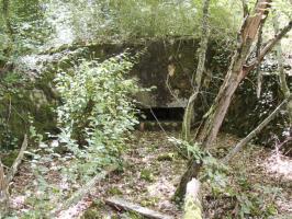 Ligne Maginot - BB9 - (Blockhaus pour arme infanterie) - Créneau en direction de la route menant vers l'entrée mixte de l'ouvrage d'artillerie du Michelsberg A22.