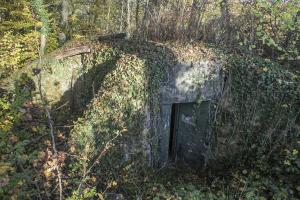 Ligne Maginot - BB9BIS - (Blockhaus pour canon) - Entrée et créneau FM gauche
